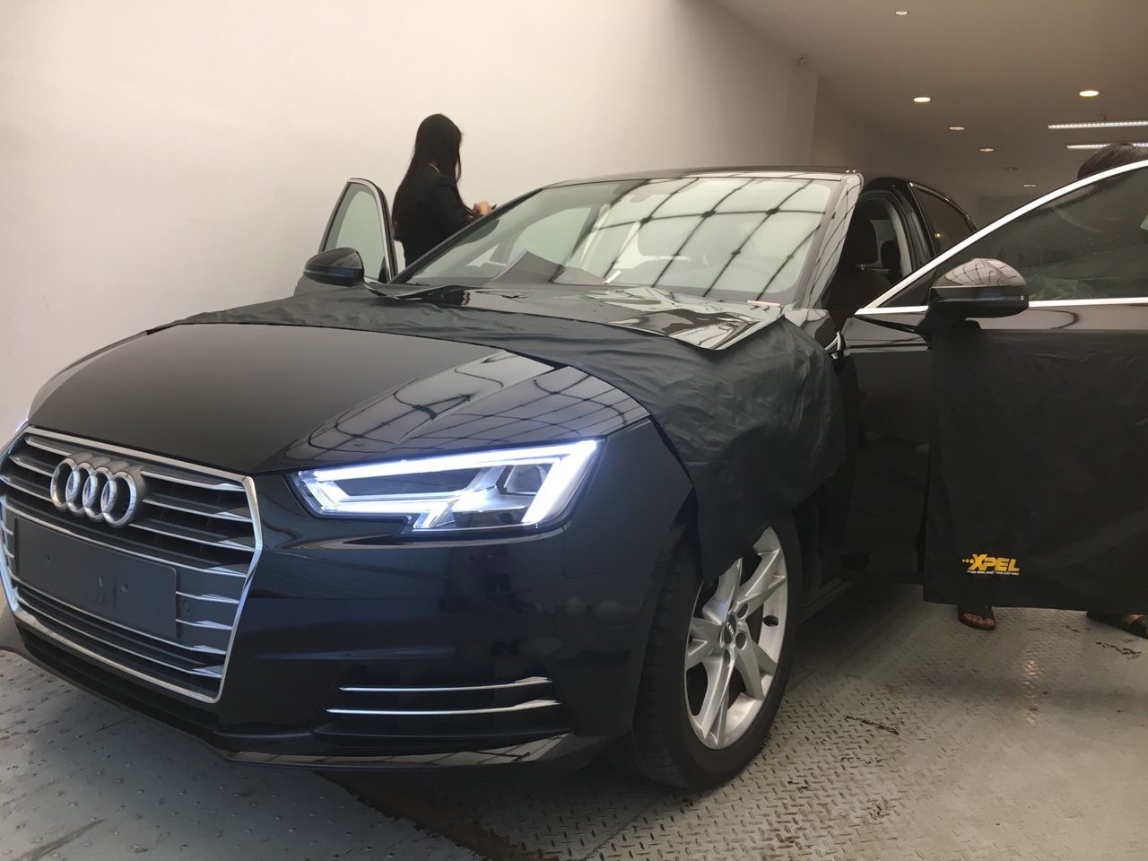 Chiếc Audi A4 lên đầy đủ kính dán XPEL